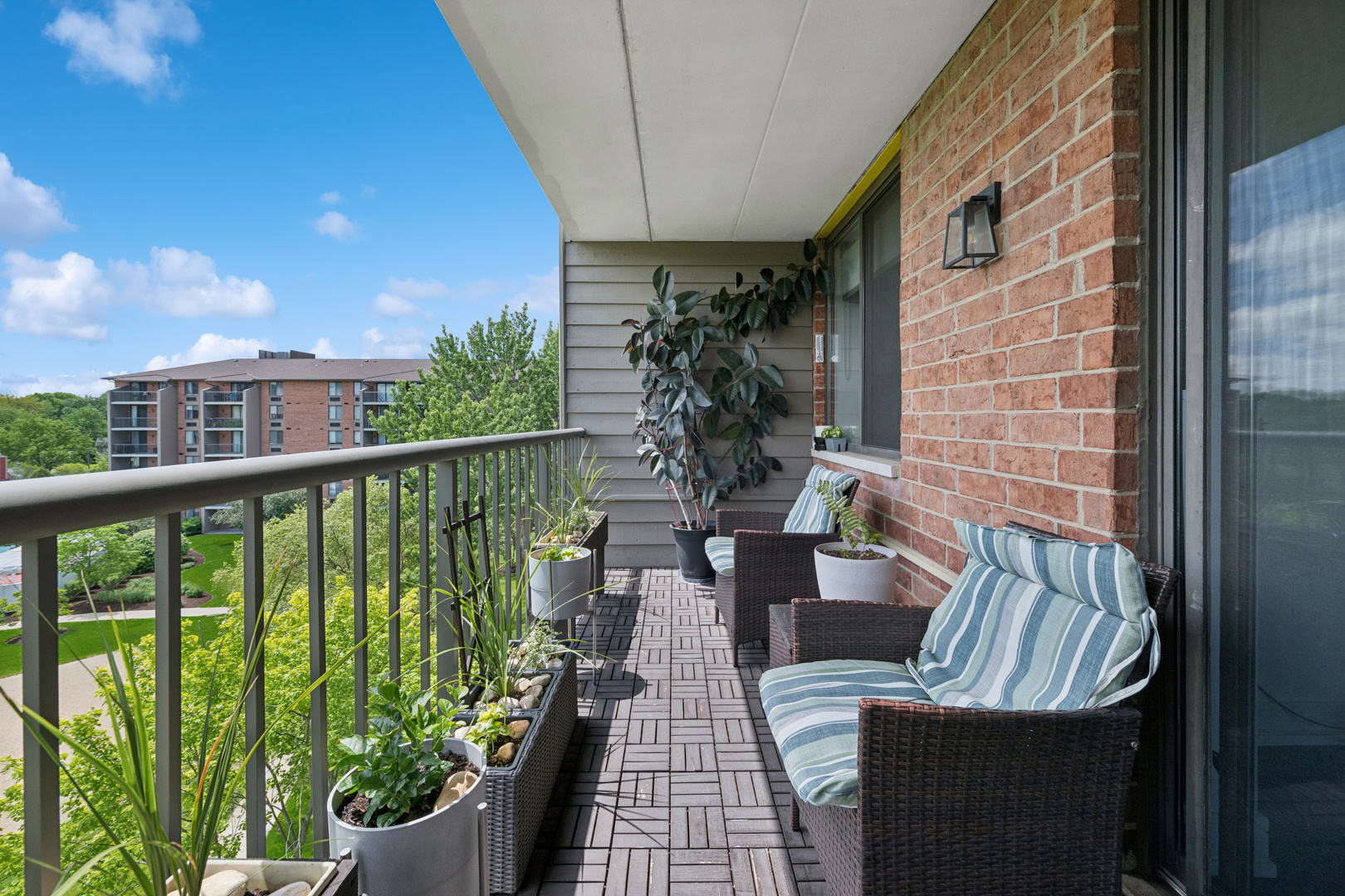 75 Kristin Circle #512, Schaumburg, IL 60195