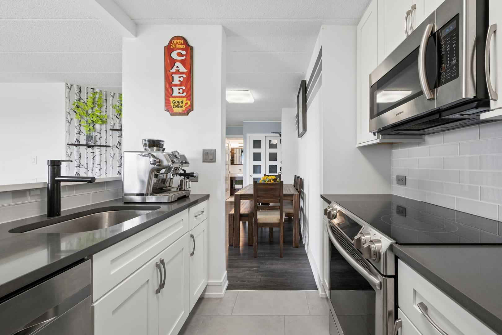 75 Kristin Circle #512, Schaumburg, IL 60195
