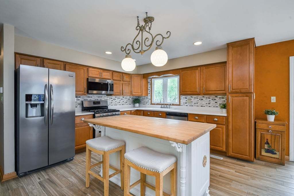 110 Oakwood Lane, Bartlett, IL 60103