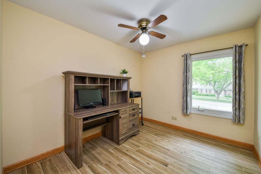 110 Oakwood Lane, Bartlett, IL 60103