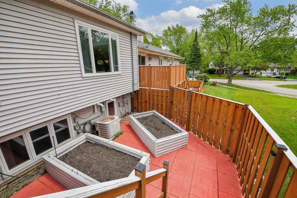 110 Oakwood Lane, Bartlett, IL 60103