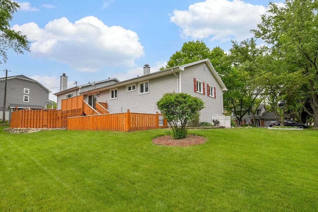 110 Oakwood Lane, Bartlett, IL 60103