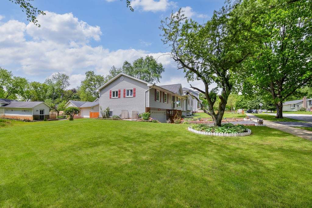 110 Oakwood Lane, Bartlett, IL 60103