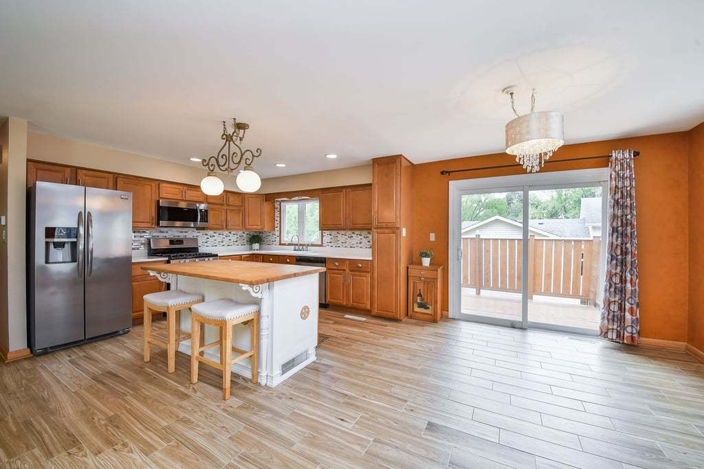 110 Oakwood Lane, Bartlett, IL 60103