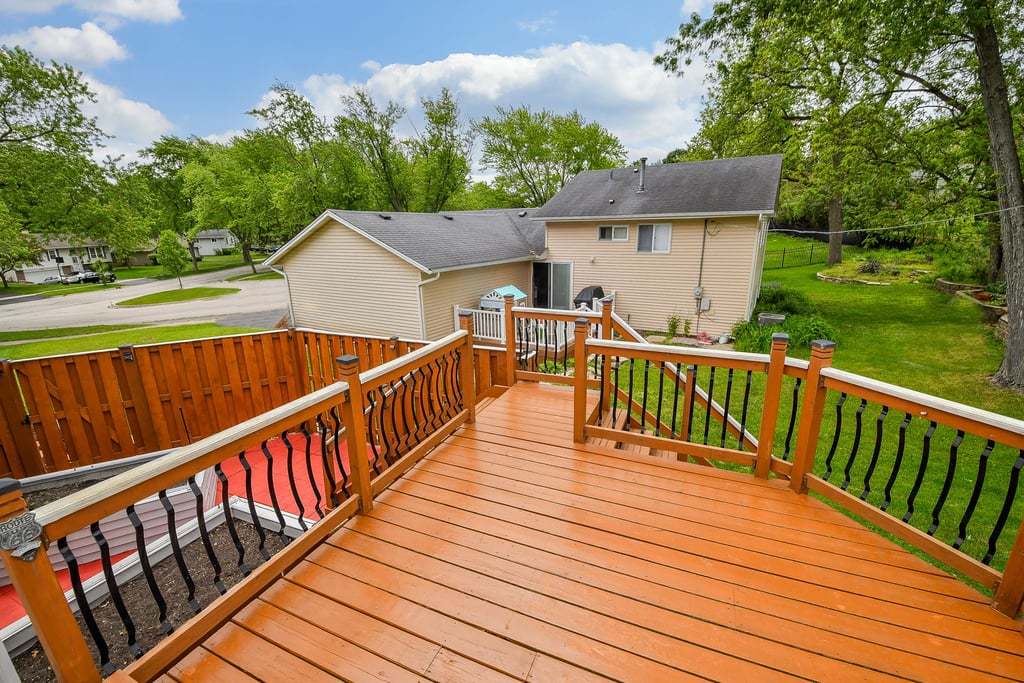 110 Oakwood Lane, Bartlett, IL 60103