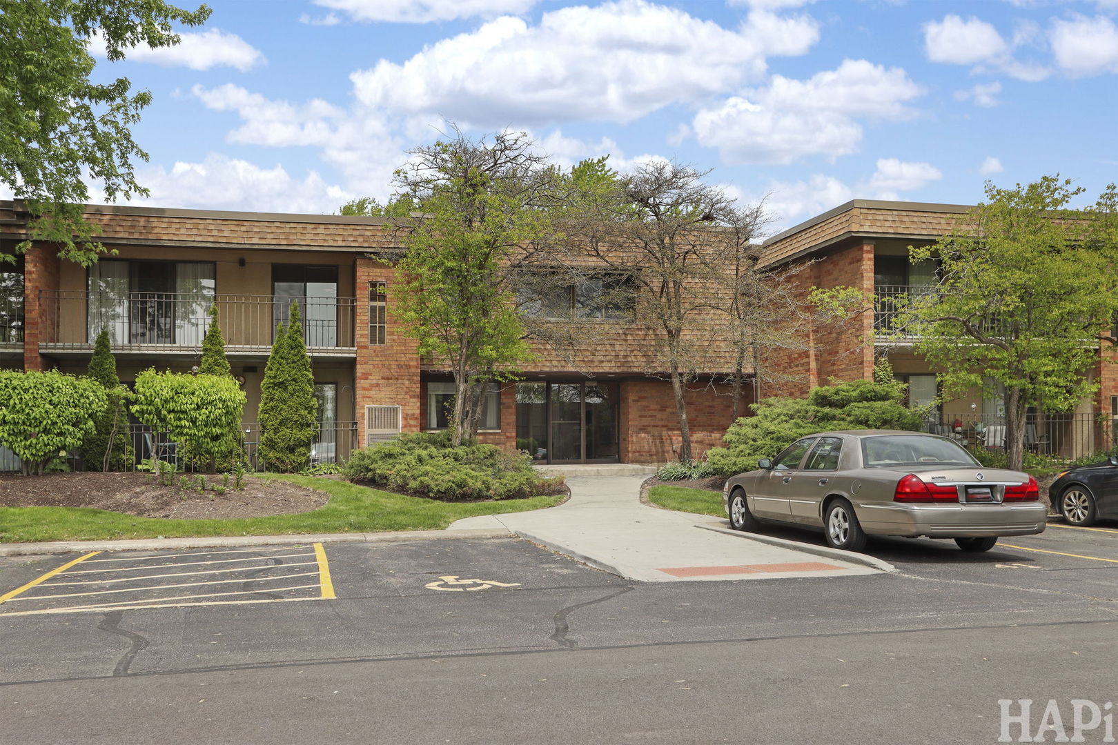 70 OLD OAK Drive #124, Buffalo Grove, IL 60089