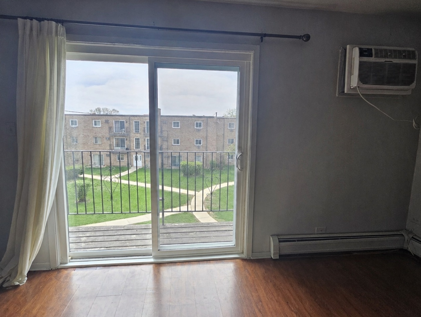 155 W Elk Trail #354, Carol Stream, IL 60188