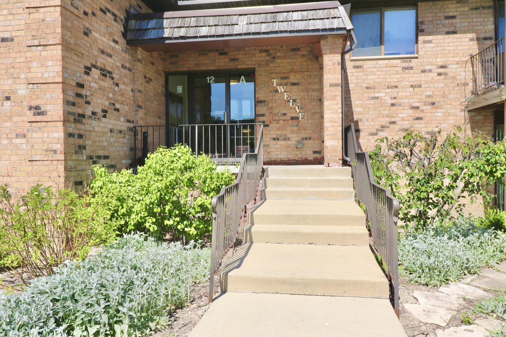 12 Oak Creek Drive #1213, Buffalo Grove, IL 60089
