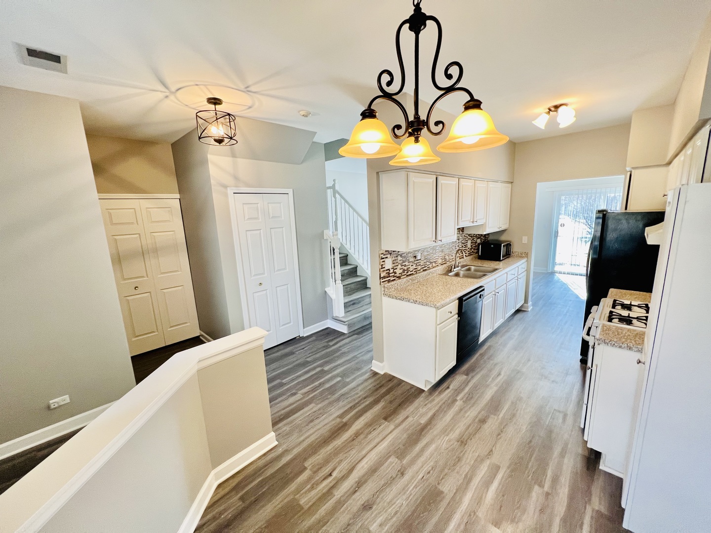 925 Sheridan Circle, Naperville, IL 60563