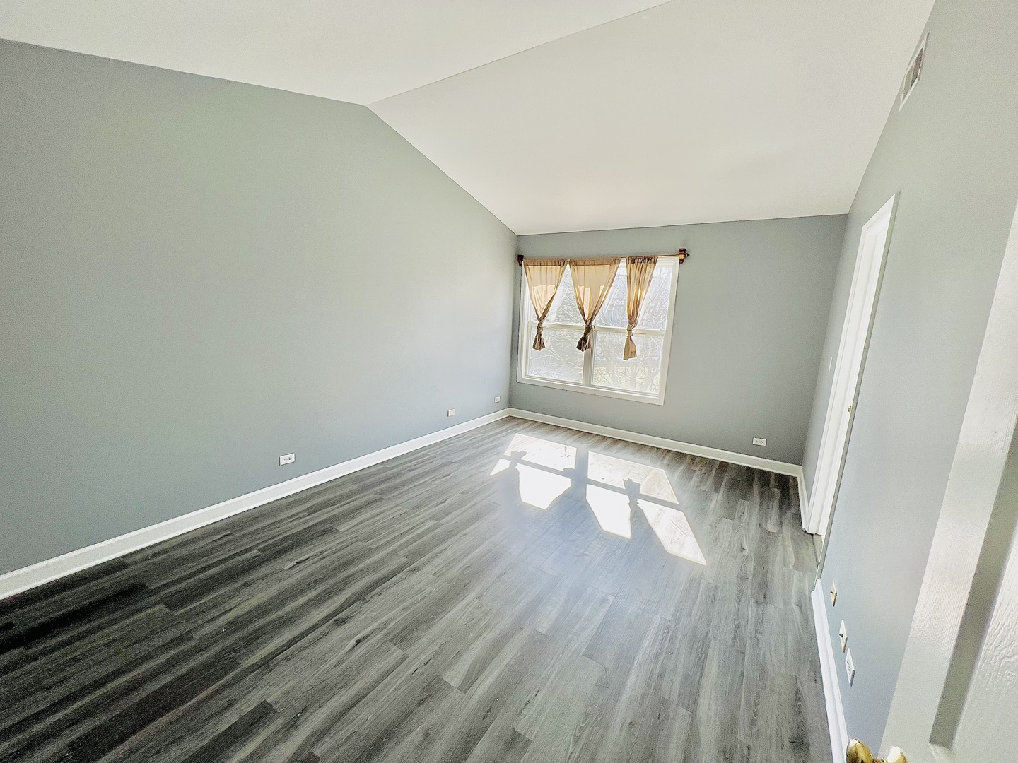 925 Sheridan Circle, Naperville, IL 60563