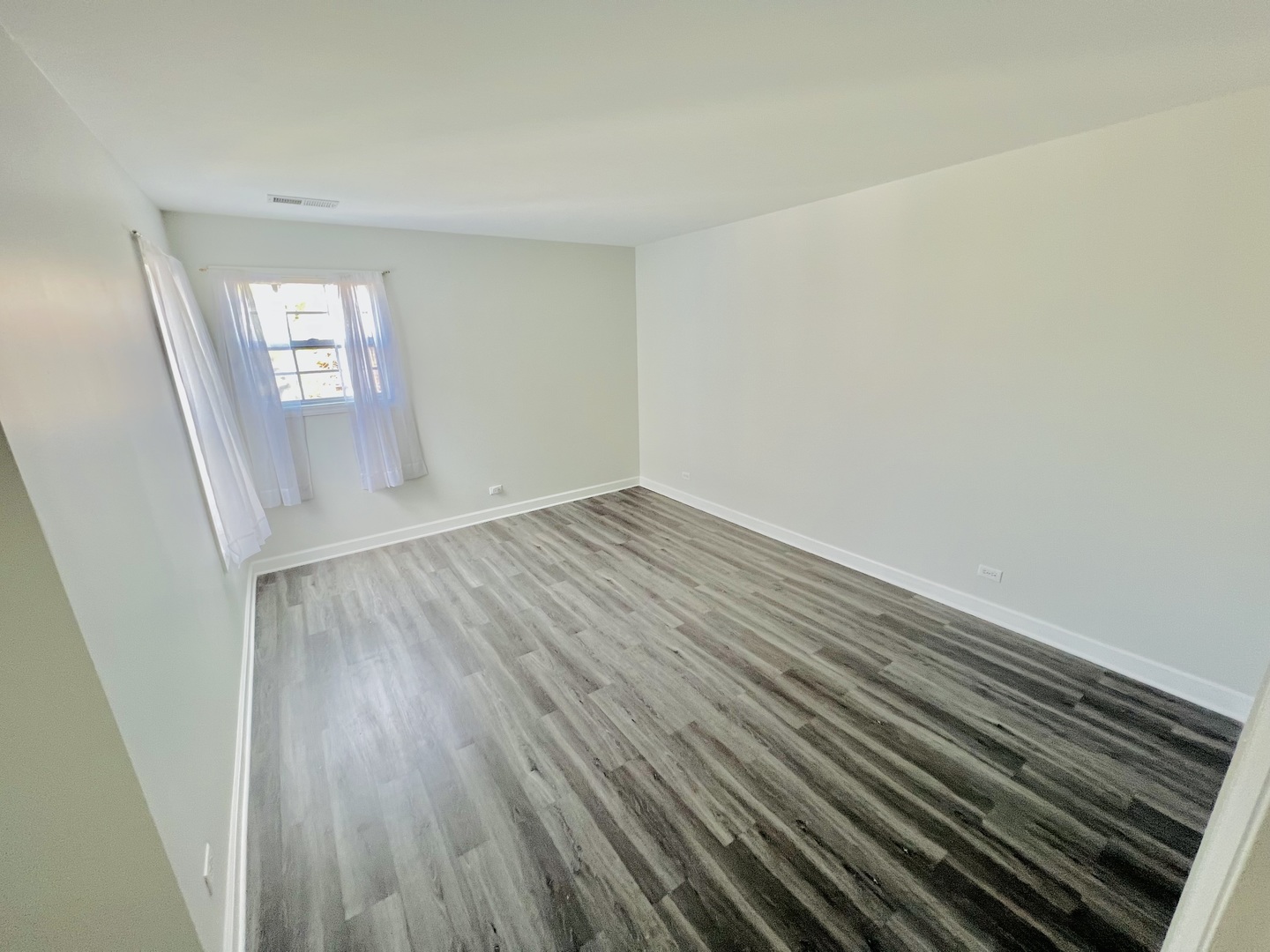 925 Sheridan Circle, Naperville, IL 60563