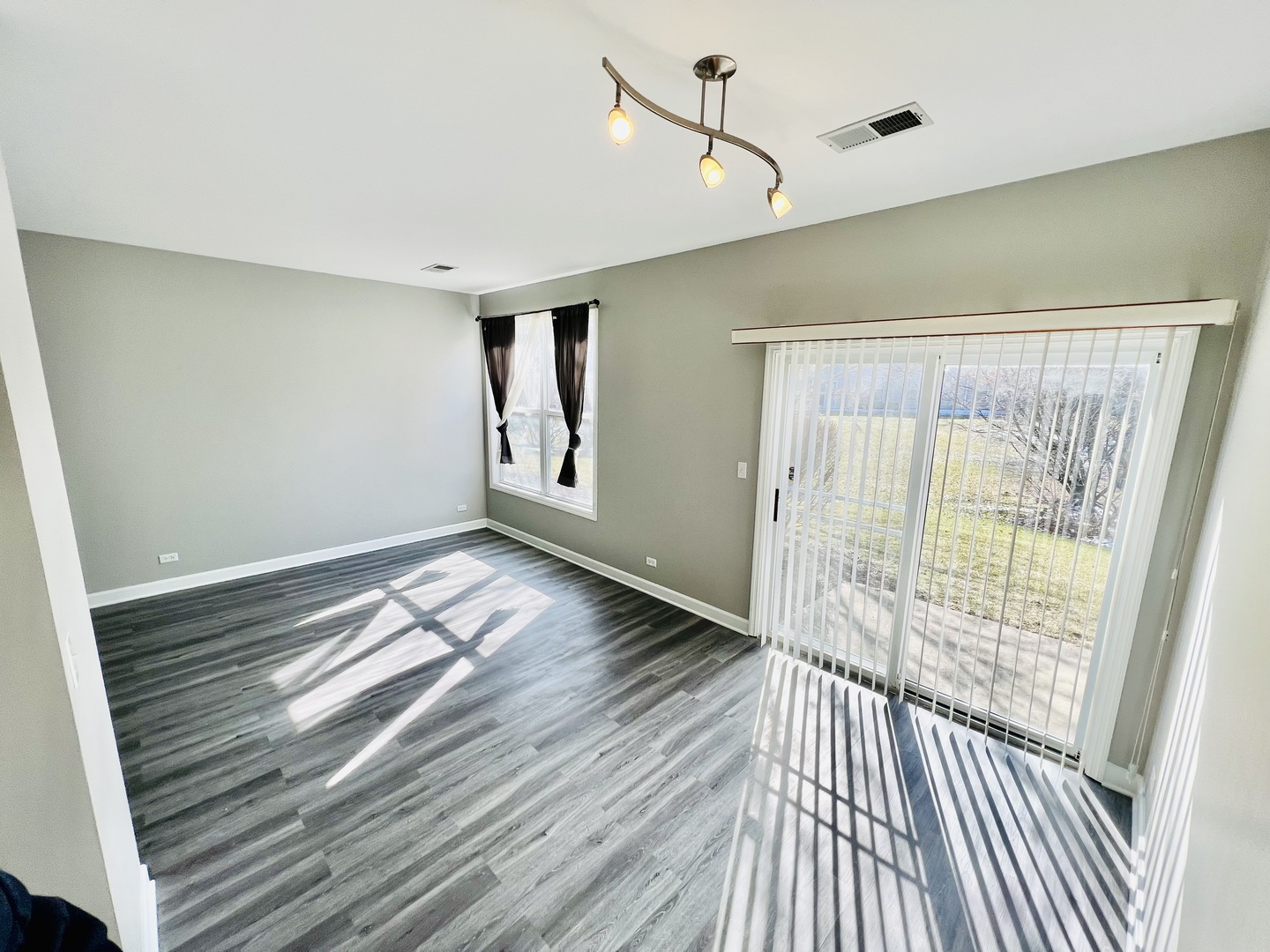 925 Sheridan Circle, Naperville, IL 60563
