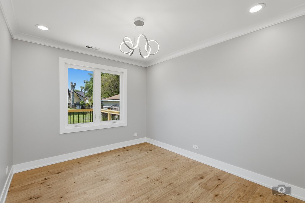9338 Sayre Avenue, Oak Lawn, IL 60453