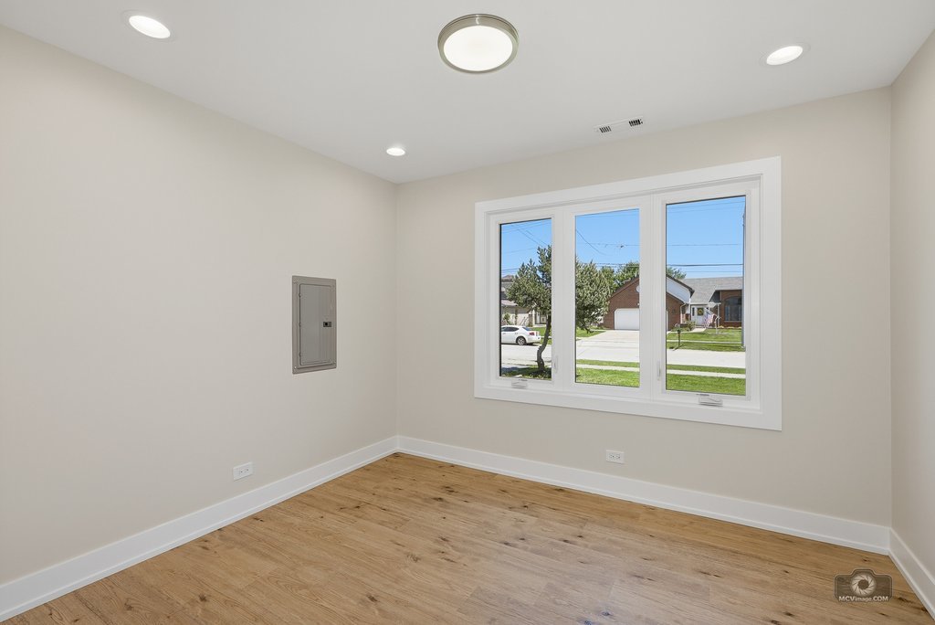 9338 Sayre Avenue, Oak Lawn, IL 60453