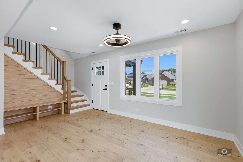 9338 Sayre Avenue, Oak Lawn, IL 60453