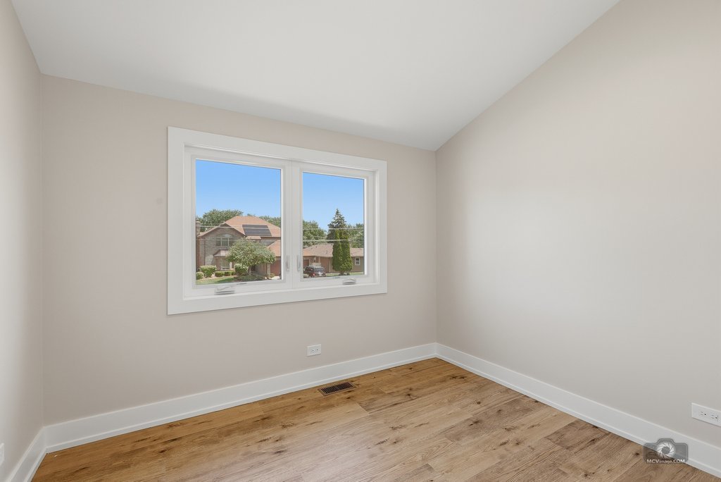 9338 Sayre Avenue, Oak Lawn, IL 60453
