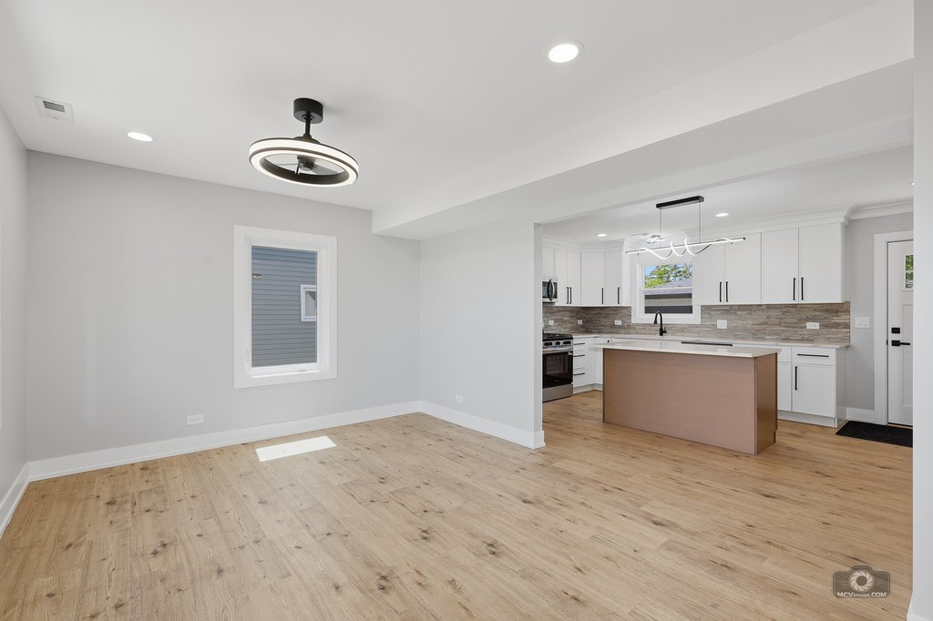 9338 Sayre Avenue, Oak Lawn, IL 60453