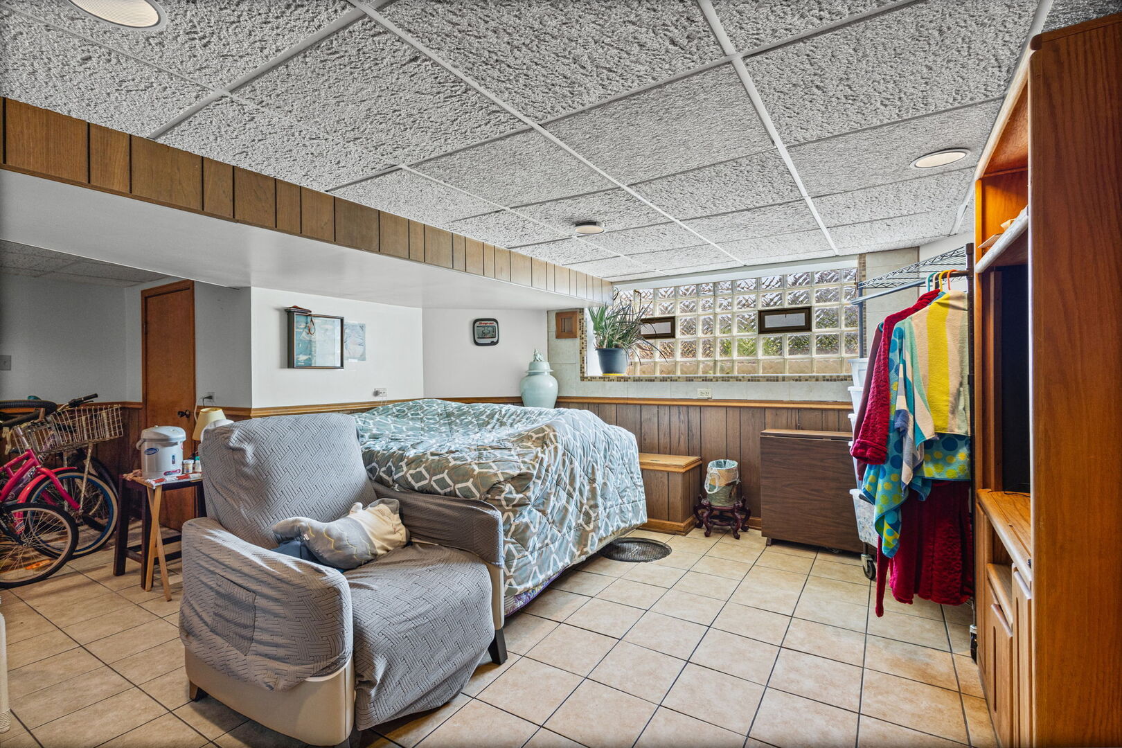 5224 W Oakdale Avenue, Chicago, IL 60641