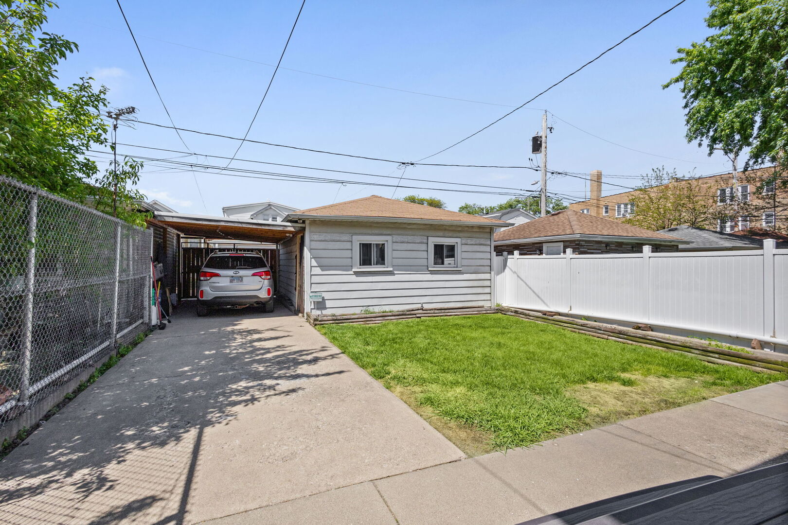 5224 W Oakdale Avenue, Chicago, IL 60641