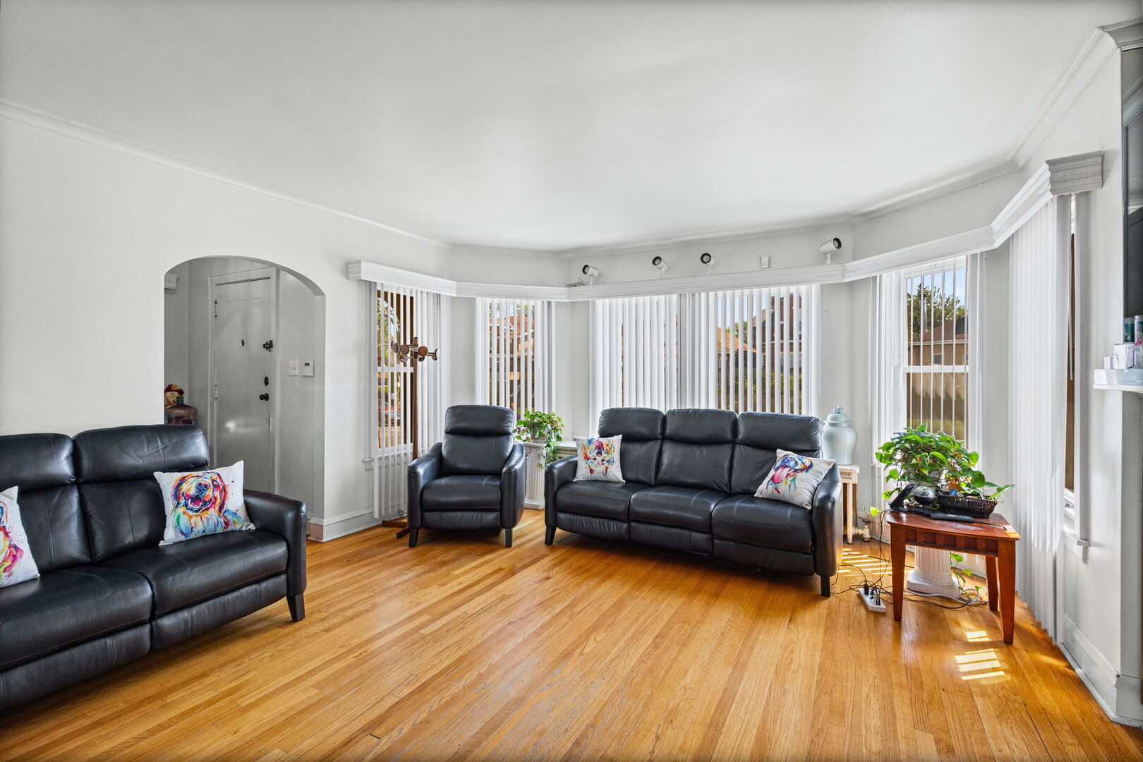 5224 W Oakdale Avenue, Chicago, IL 60641