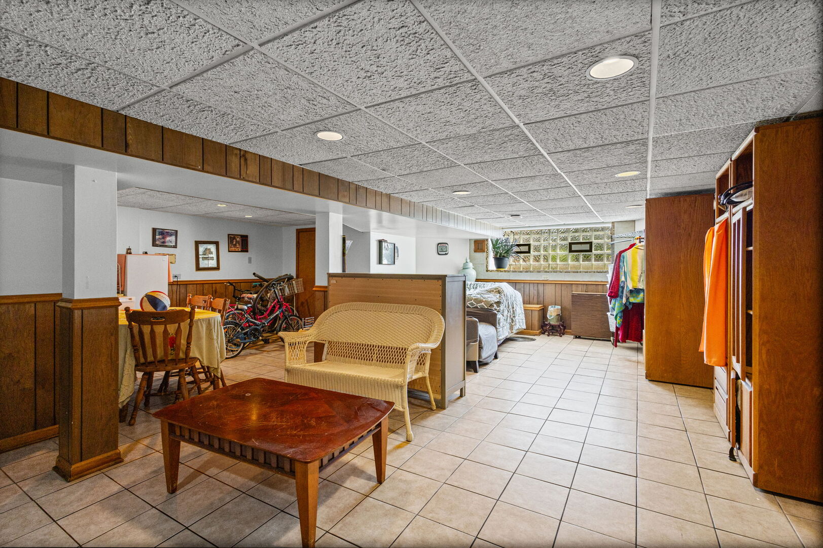 5224 W Oakdale Avenue, Chicago, IL 60641