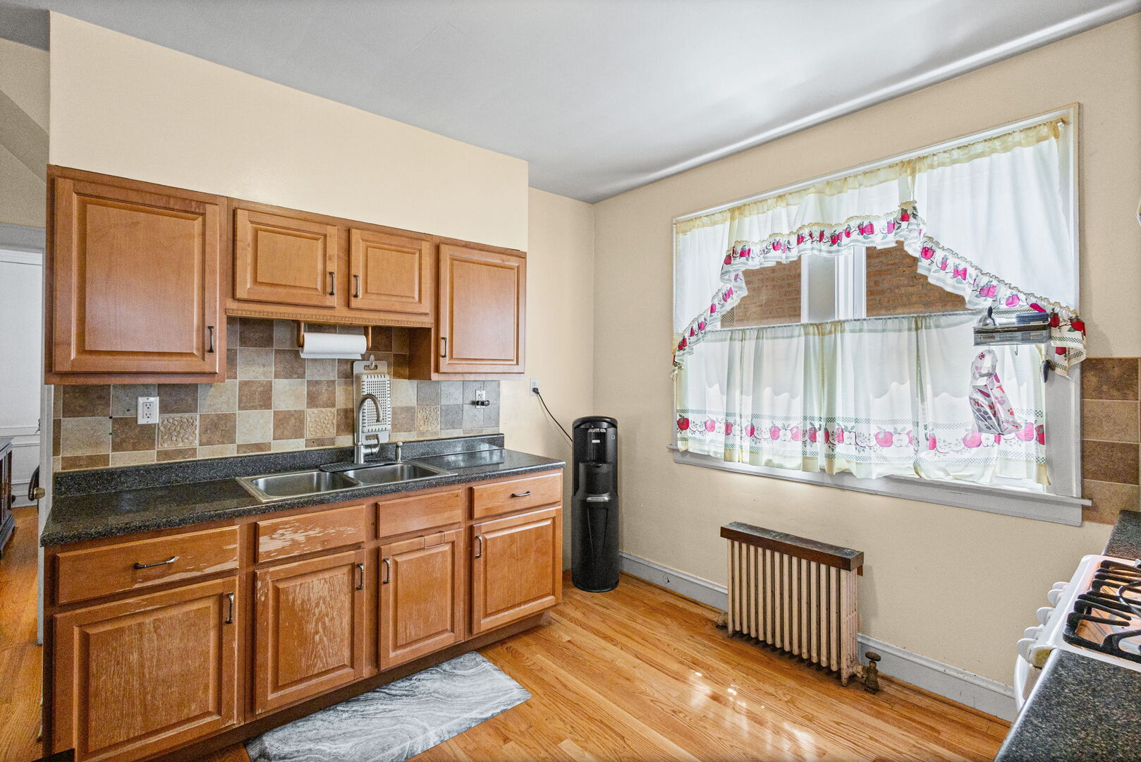 5224 W Oakdale Avenue, Chicago, IL 60641