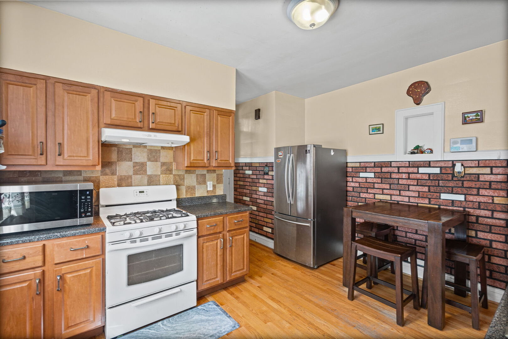 5224 W Oakdale Avenue, Chicago, IL 60641