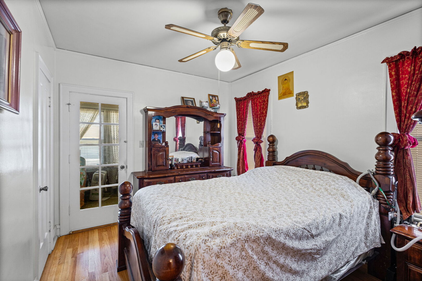 5224 W Oakdale Avenue, Chicago, IL 60641