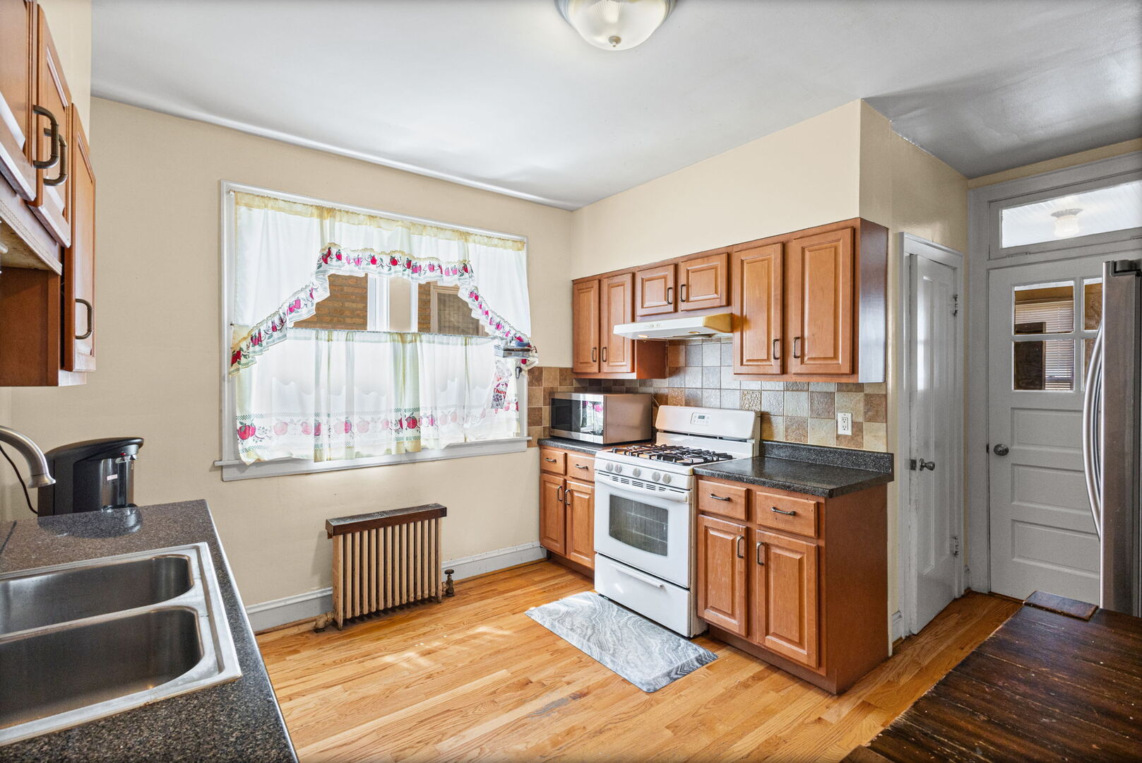 5224 W Oakdale Avenue, Chicago, IL 60641