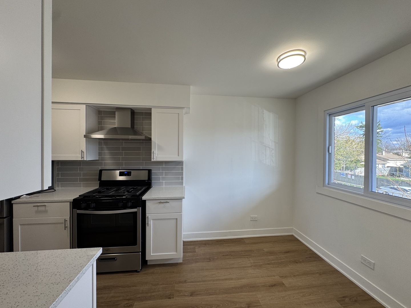 633 Dulles Road #B, Des Plaines, IL 60016