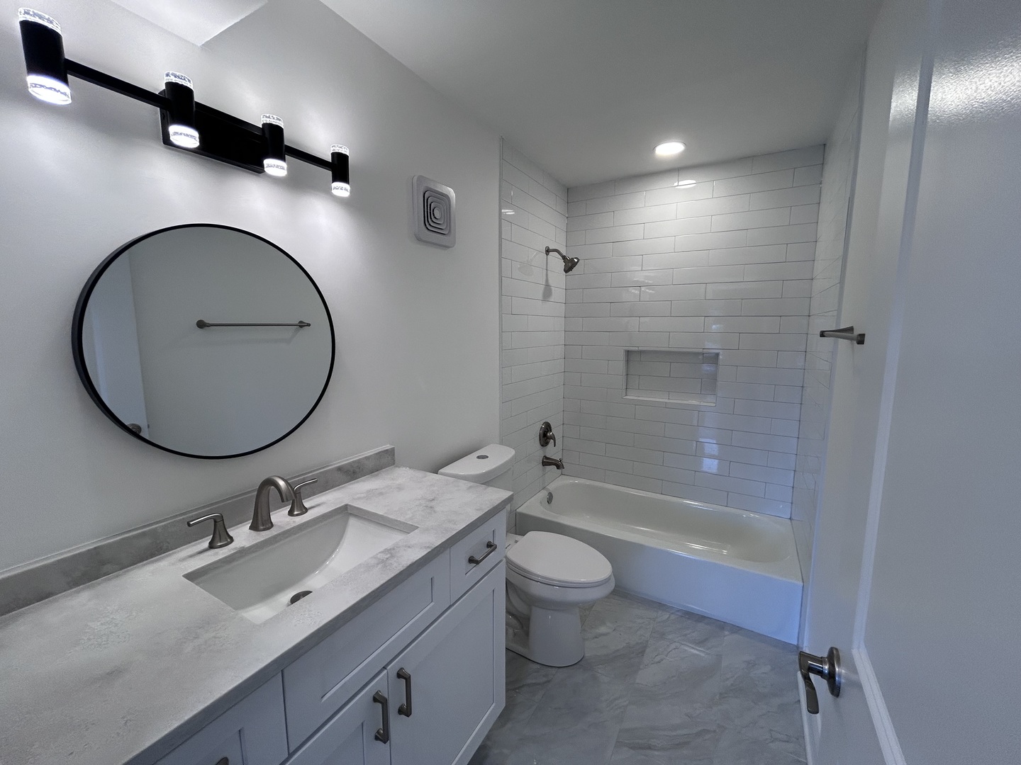 705 Tipperary Court #3A, Schaumburg, IL 60193