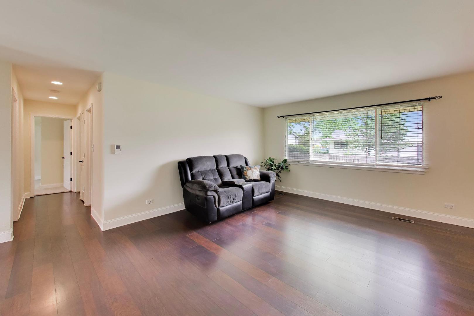 605 N Rohlwing Road, Palatine, IL 60074