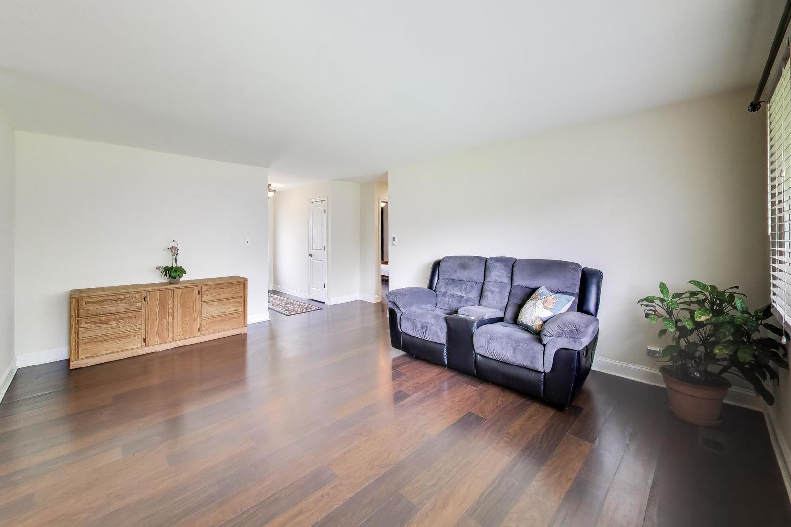 605 N Rohlwing Road, Palatine, IL 60074
