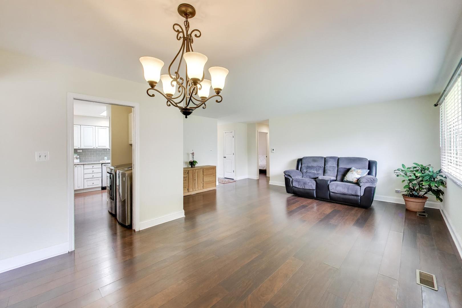 605 N Rohlwing Road, Palatine, IL 60074
