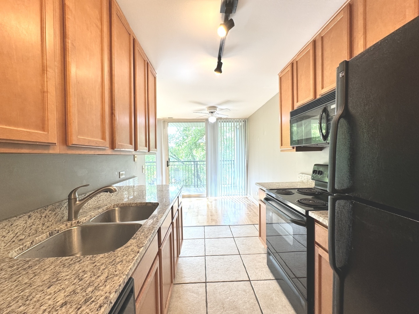 5900 OAKWOOD Drive #4J, Lisle, IL 60532