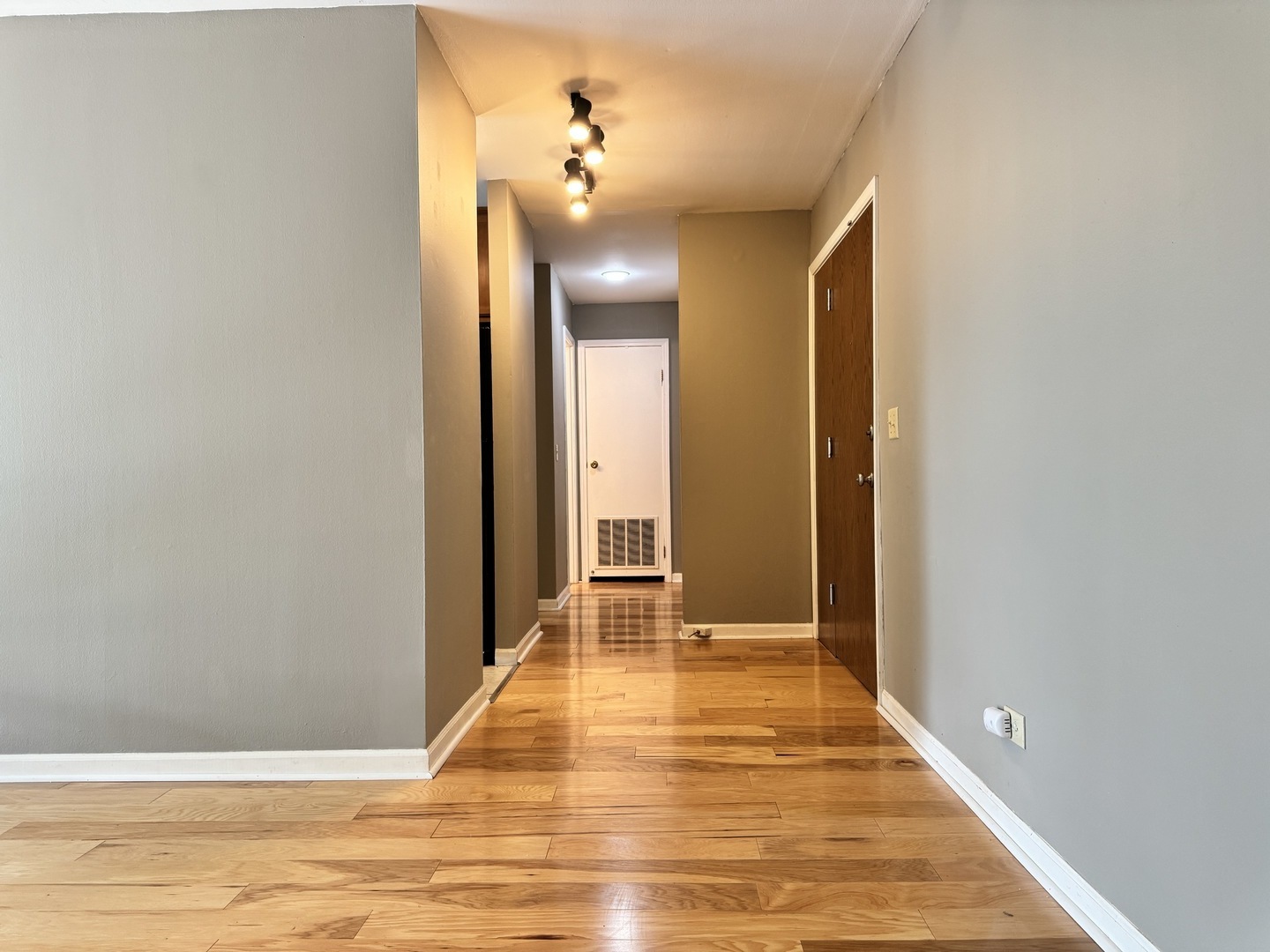 5900 OAKWOOD Drive #4J, Lisle, IL 60532