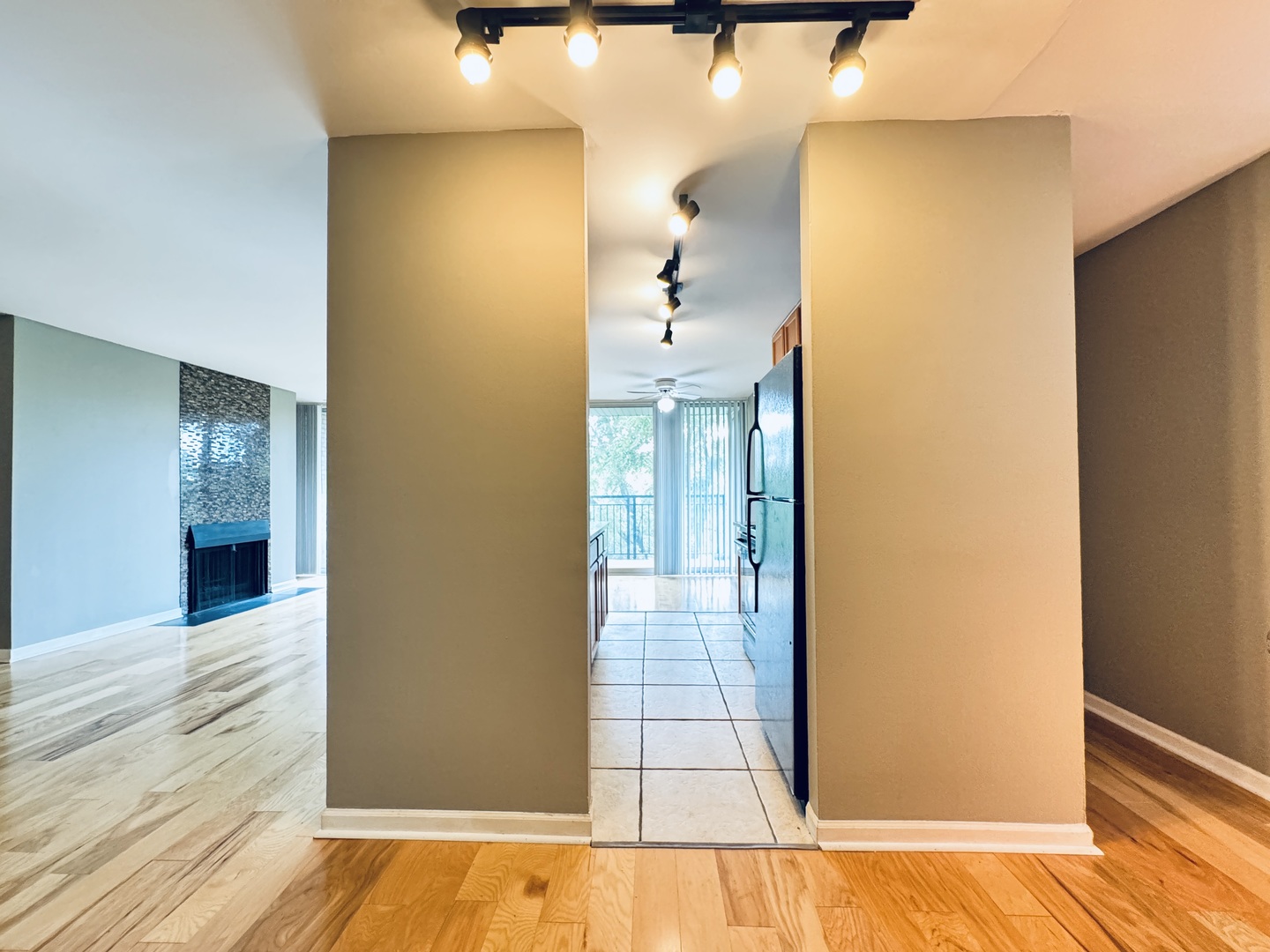5900 OAKWOOD Drive #4J, Lisle, IL 60532