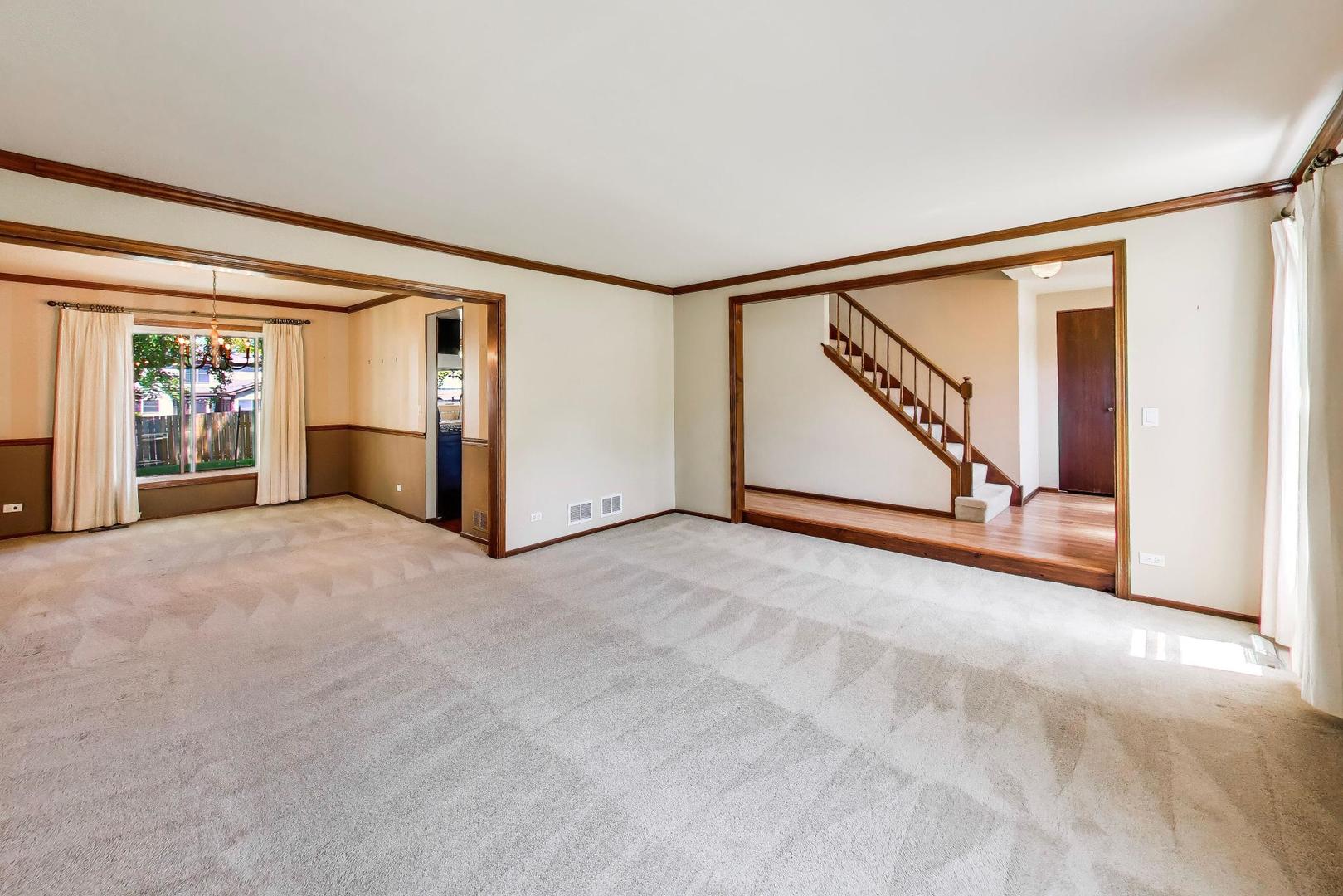 1276 Chatham Lane, Roselle, IL 60172