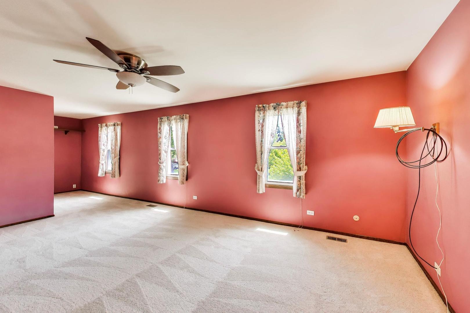 1276 Chatham Lane, Roselle, IL 60172