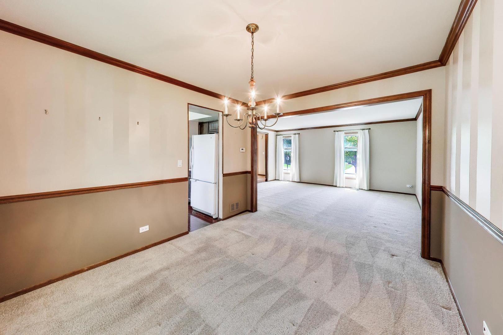 1276 Chatham Lane, Roselle, IL 60172