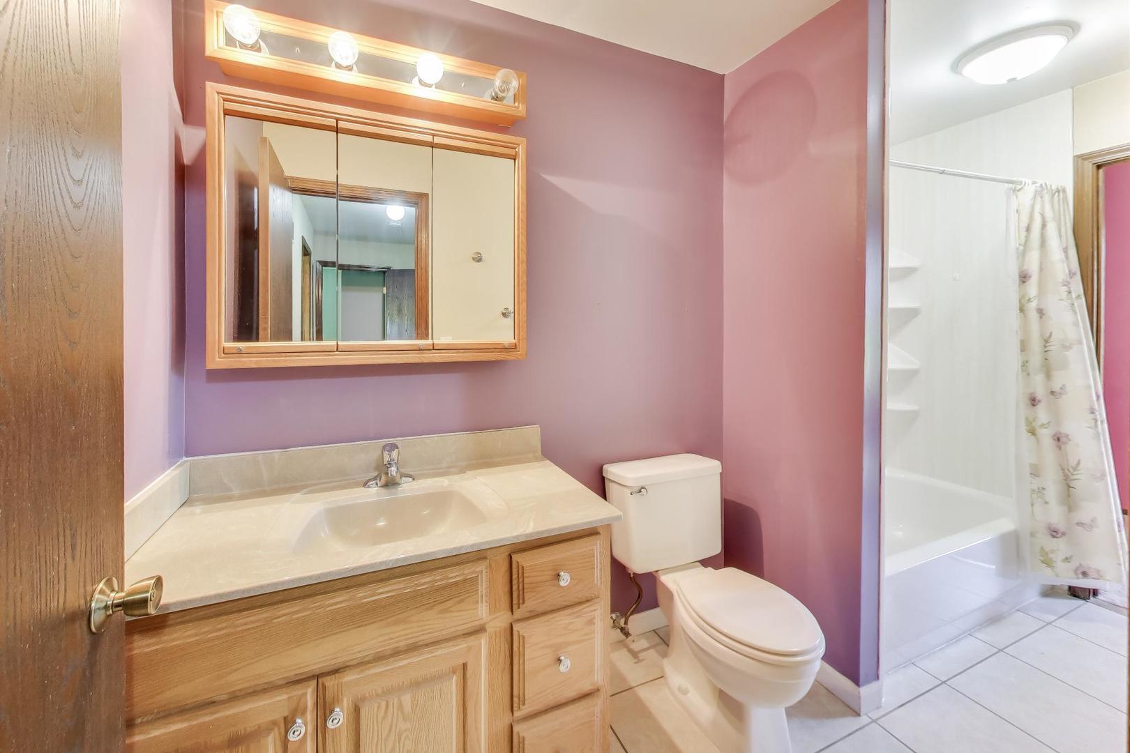 1276 Chatham Lane, Roselle, IL 60172