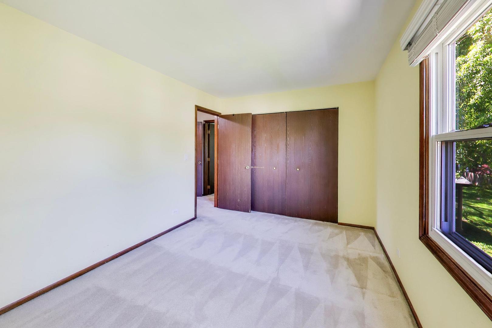 1276 Chatham Lane, Roselle, IL 60172