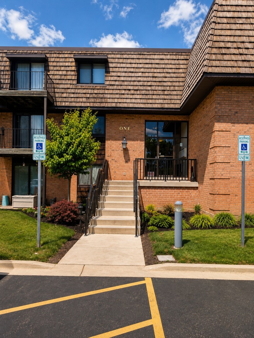 1 OAK CREEK Drive #1302, Buffalo Grove, IL 60089