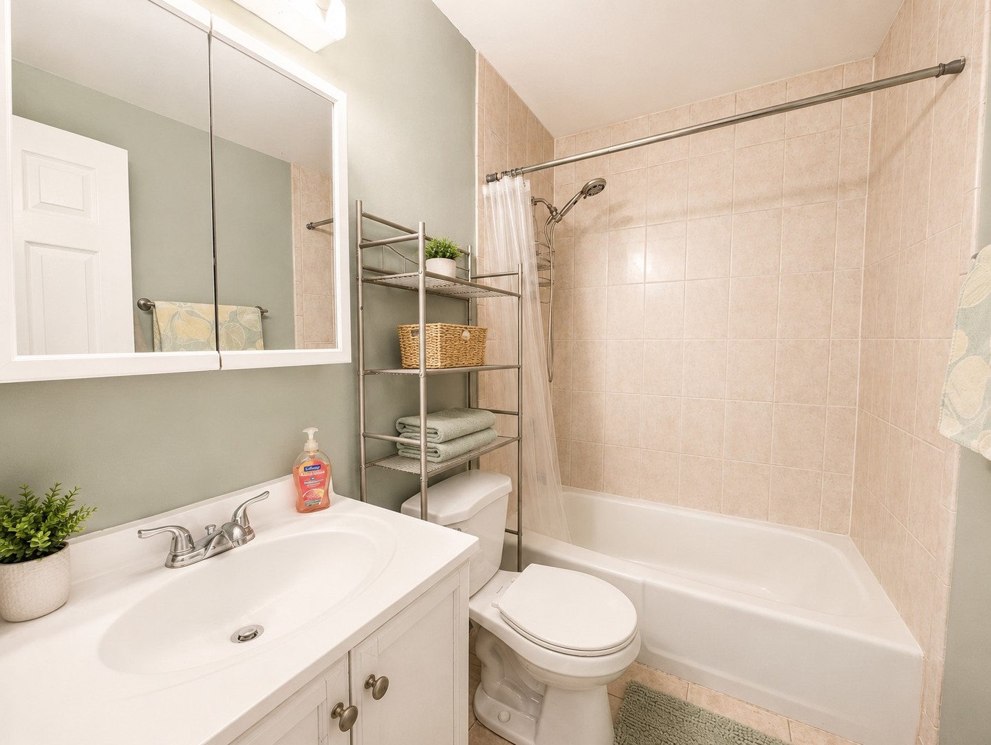 1 OAK CREEK Drive #1302, Buffalo Grove, IL 60089