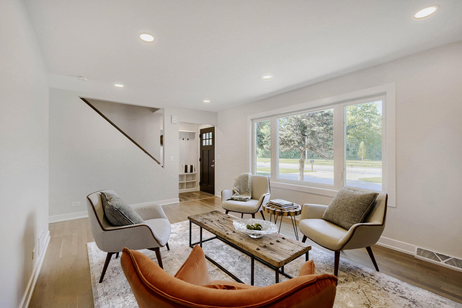 445 E Fullerton Avenue, Addison, IL 60101