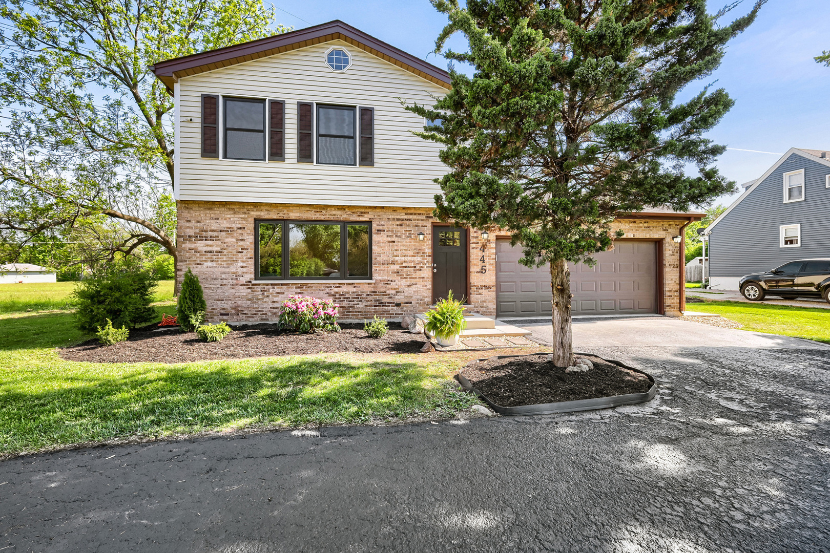 445 E Fullerton Avenue, Addison, IL 60101