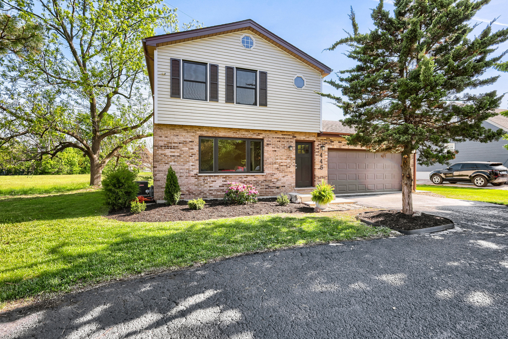 445 E Fullerton Avenue, Addison, IL 60101