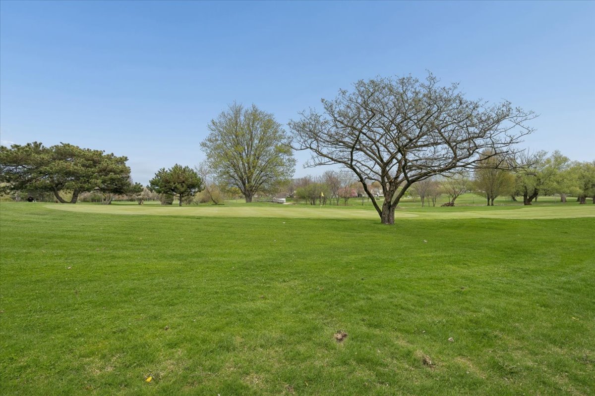 938 Chase Court, Gurnee, IL 60031