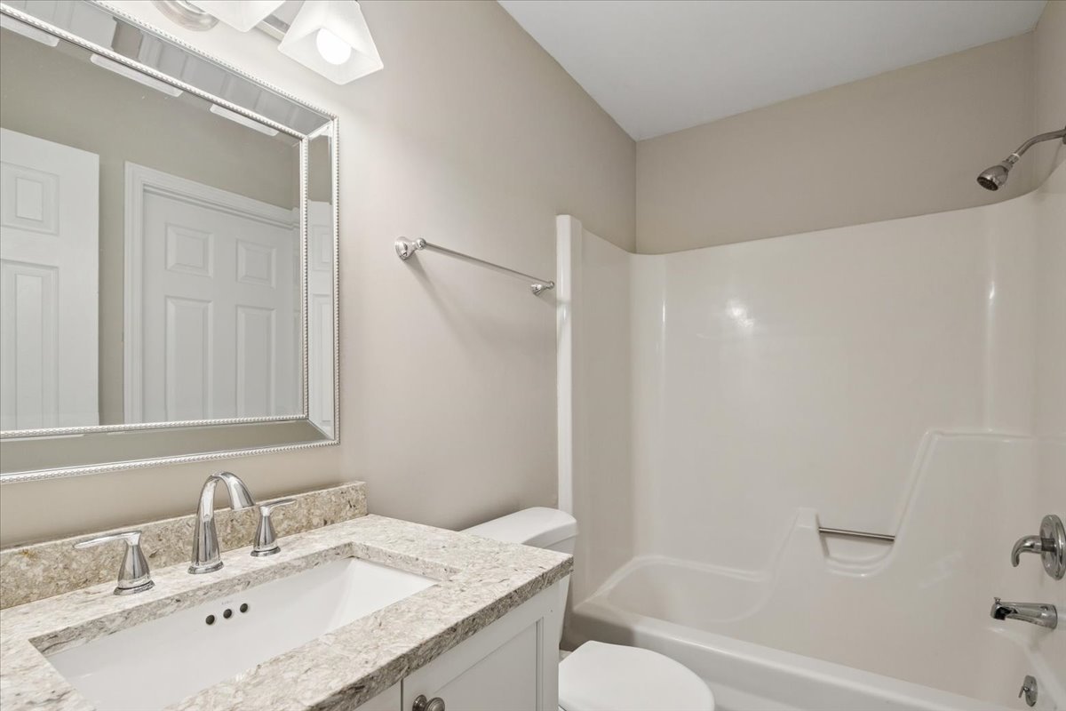 938 Chase Court, Gurnee, IL 60031