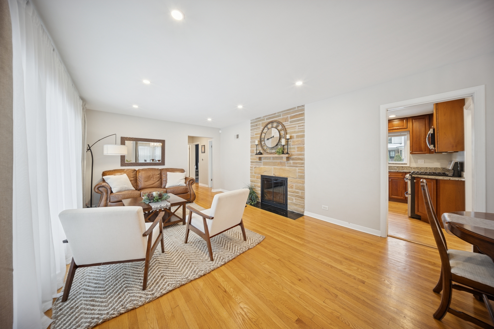 814 S Evergreen Avenue, Arlington Heights, IL 60005